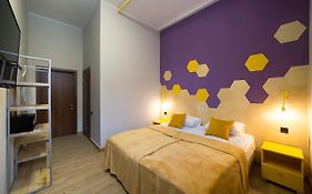Hotel Bee Station